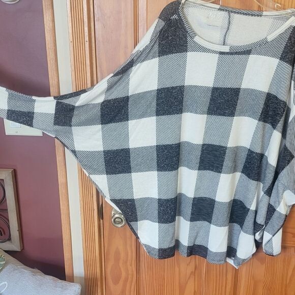 Maurices 3/4 Sleeve Top - Picture 2 of 6